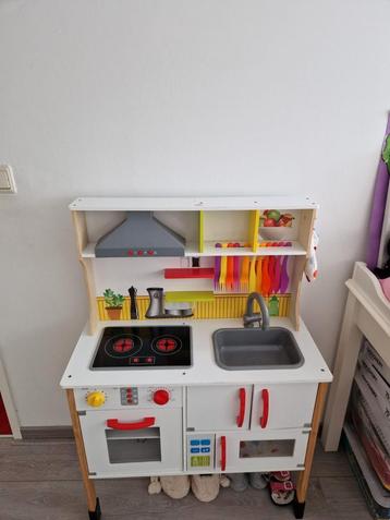 Kinder Speelkeuken met accessoires beschikbaar voor biedingen