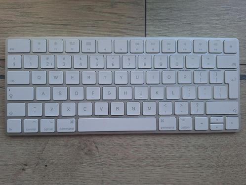 Origineel draadloos Apple Magic keyboard Nederlands, Computers en Software, Toetsenborden, Zo goed als nieuw, Qwerty, Draadloos