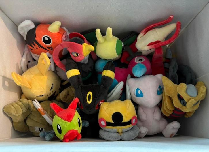 Pokemon Center Fit Sitting Cuties Knuffels €20,-  per stuk, Kinderen en Baby's, Speelgoed | Knuffels en Pluche, Zo goed als nieuw