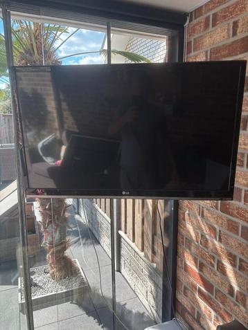 LG TV 92cm beschikbaar voor biedingen