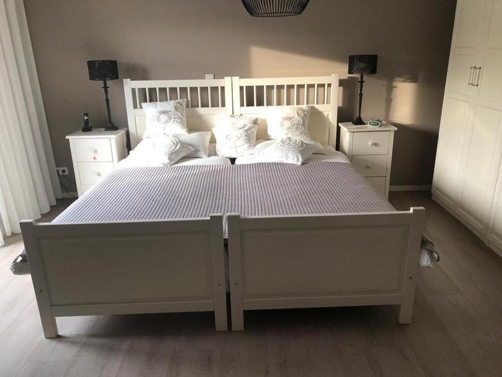 2x Ikea bedframe, Huis en Inrichting, Slaapkamer | Bedden, Zo goed als nieuw, Eenpersoons, 90 cm, Hout, Wit, Ophalen