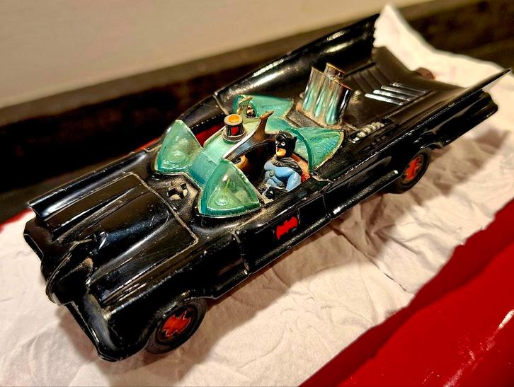 Batmobiel 1966 Corgi model 264 met Batman en Robin, Hobby en Vrije tijd, Modelbouw | Auto's en Voertuigen, Gebruikt, Auto, 1:32 tot 1:50