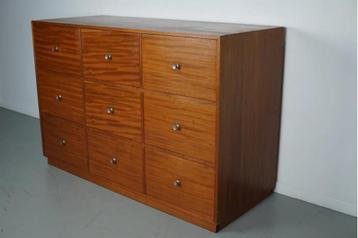 Vintage Nederlandse Mid-Century Winkel-/Apothekerskast beschikbaar voor biedingen