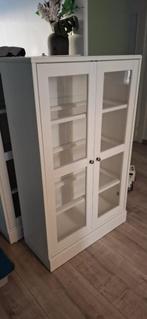 1x Witte Vitrine kast met glazen deuren, Huis en Inrichting, Kasten | Vitrinekasten, Ophalen, Glas, 100 tot 150 cm, 50 tot 100 cm