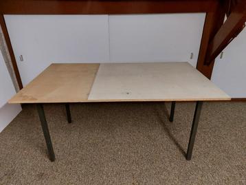 Gratis stevige tafel hobbytafel voor in de werkplaats beschikbaar voor biedingen