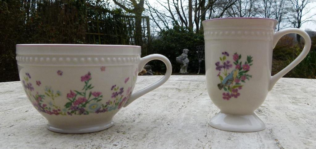 4 Retro Albert Heijn Mokken plus 1 Soepkom Bloemetjes, Huis en Inrichting, Keuken | Servies, Nieuw, Kop(pen) en/of Schotel(s)