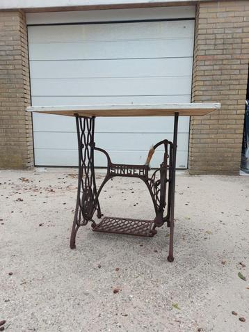 Naaimachine (Tuin) Tafel Singer met Marmeren Blad beschikbaar voor biedingen
