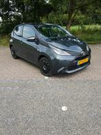 Toyota Aygo 1.0 Vvt-i 69pk 5D 2018 Grijs, Auto's, Voorwielaandrijving, 4 stoelen, Bedrijf, Handgeschakeld
