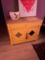 GRATIS Leuk geel stevig kastje, Antiek en Kunst, Ophalen