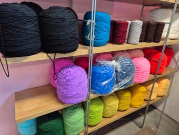 Grote Acryl Garen Cones voor Tuften - Nieuw! beschikbaar voor biedingen