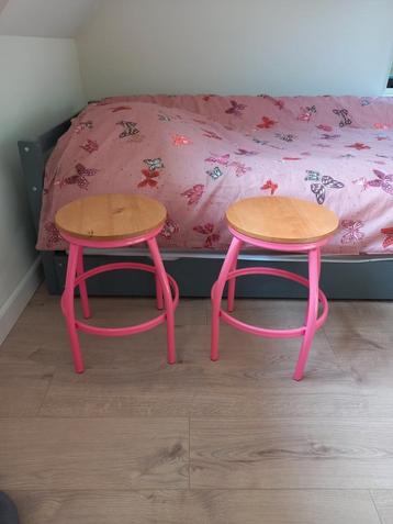2 roze krukjes voor kinderkamer of als nachtkastje beschikbaar voor biedingen