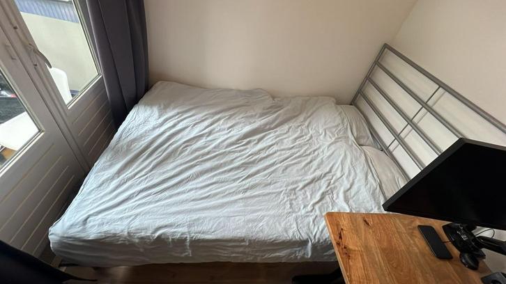 Bed frame + matras, Huis en Inrichting, Slaapkamer | Bedden, Gebruikt, Tweepersoons, 140 cm, 200 cm, Metaal, Grijs, Ophalen