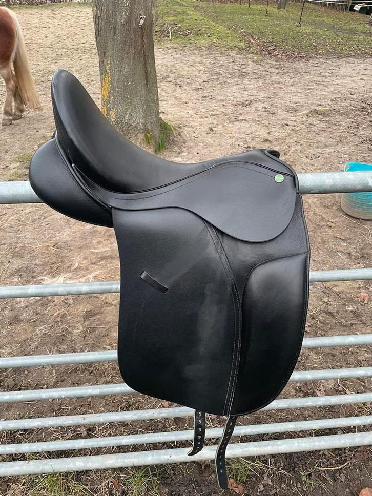 Norton & Anky dressuurzadel 17,5 inch, Dieren en Toebehoren, Paarden en Pony's | Zadels, Zo goed als nieuw, Dressuur, Ophalen