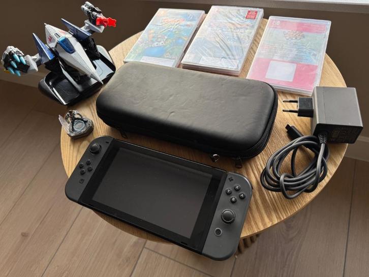 nintendo Switch V1 | 3 spellen | opbergcase | accessoires, Spelcomputers en Games, Spelcomputers | Nintendo Switch, Zo goed als nieuw