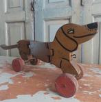 Antieke scharnierbare teckel van halve meter op wielen hout, Antiek en Kunst, Antiek | Speelgoed, Ophalen of Verzenden