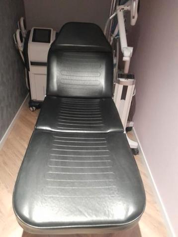 Behandelstoel zwart leer Beautysalon  beschikbaar voor biedingen
