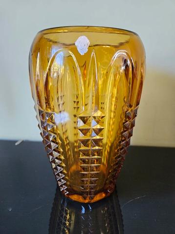 Amberkleurige Art Deco / vintage persglas vaas / geel glas beschikbaar voor biedingen
