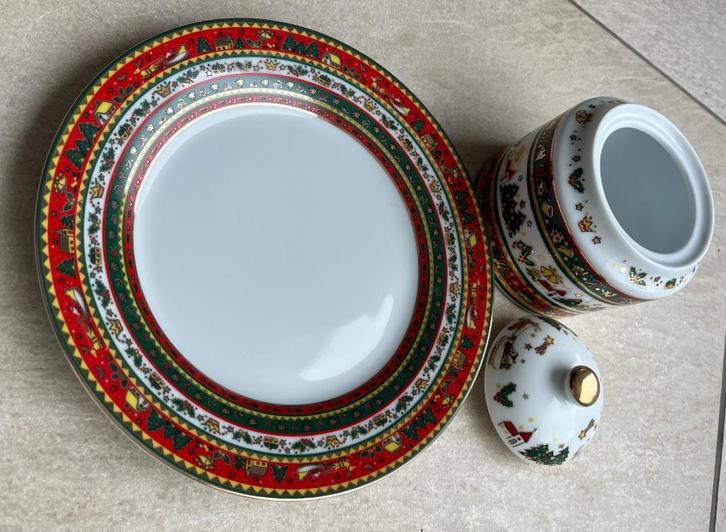 Kerst servies, zéér uitgebreid. Gemerkt: groen ahorn-blad, Huis en Inrichting, Keuken | Servies, Zo goed als nieuw, Compleet servies