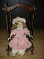 Porseleinen pop goldina 45cm excl.poppen schommelstoel 29x32, Antiek en Kunst, Ophalen of Verzenden