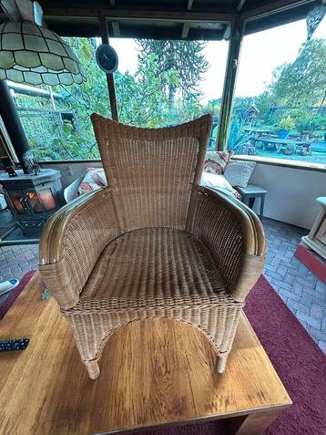Rotan stoel beschikbaar voor biedingen