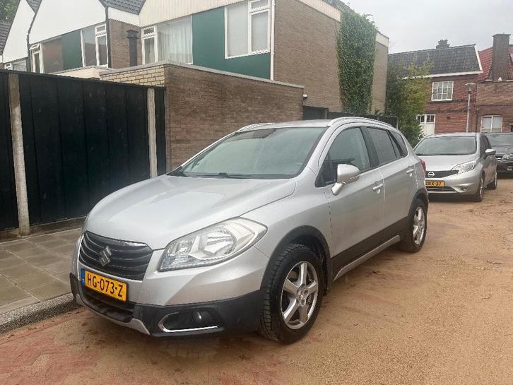 Suzuki S-Cross 1.6 88kW (120pk) CVT 2015 lichtgrijs metallic, Auto's, Suzuki, Particulier, S-Cross, ABS, Airbags, Airconditioning