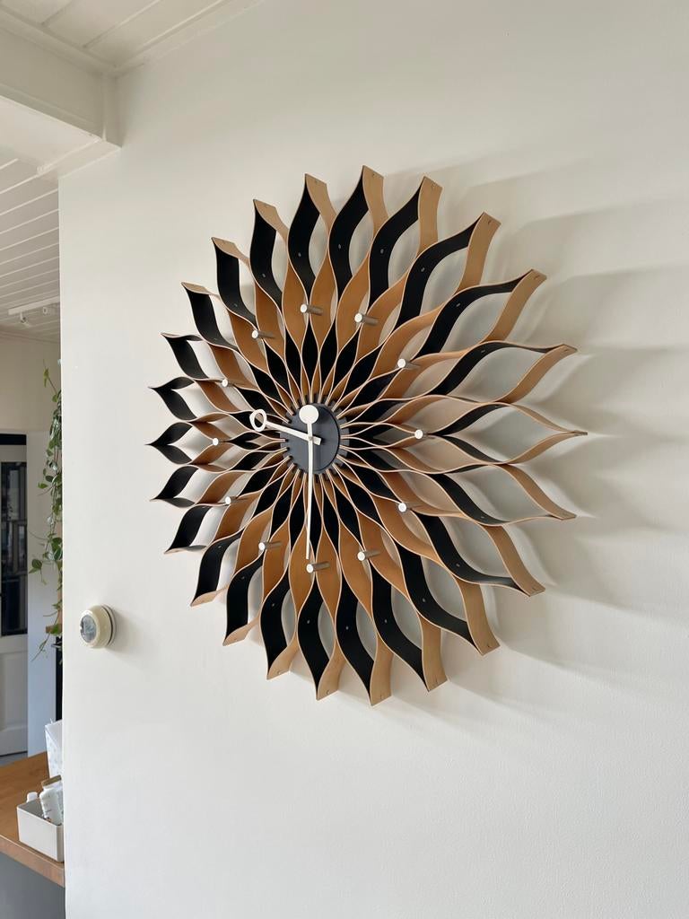 Vitra George Nelson Sunflower clock klok berken naturel, Vitra, Wandklok, Ophalen of Verzenden, Zo goed als nieuw