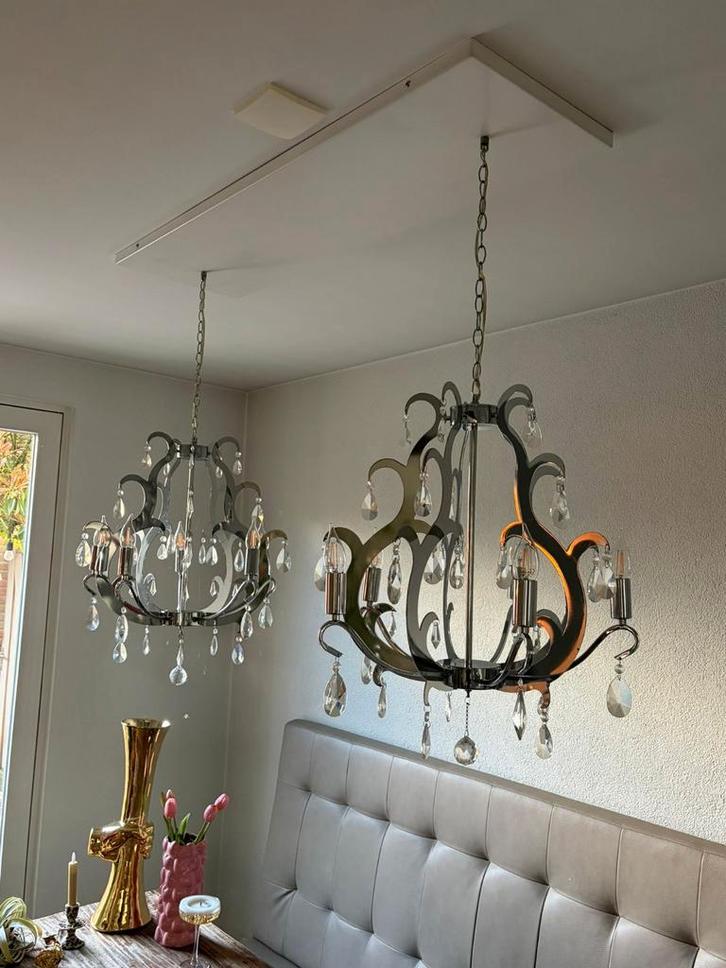 2 zilverkleurige kroonluchters met glasstenen, Huis en Inrichting, Lampen | Kroonluchters, Gebruikt, Ophalen