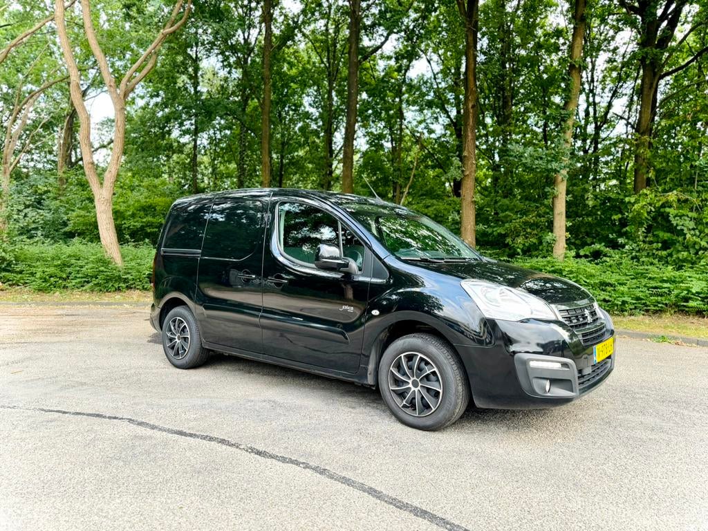Peugeot Partner New GB 120 L1 1.6 Bluehdi 100pk 1e Eigenaar, Auto's, Bestelauto's, Voorwielaandrijving, Stof, Euro 6, 4 cilinders