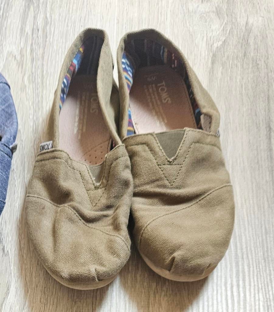 Leuke Toms instappers maat 40, Instappers, Ophalen of Verzenden, Toms, Gedragen