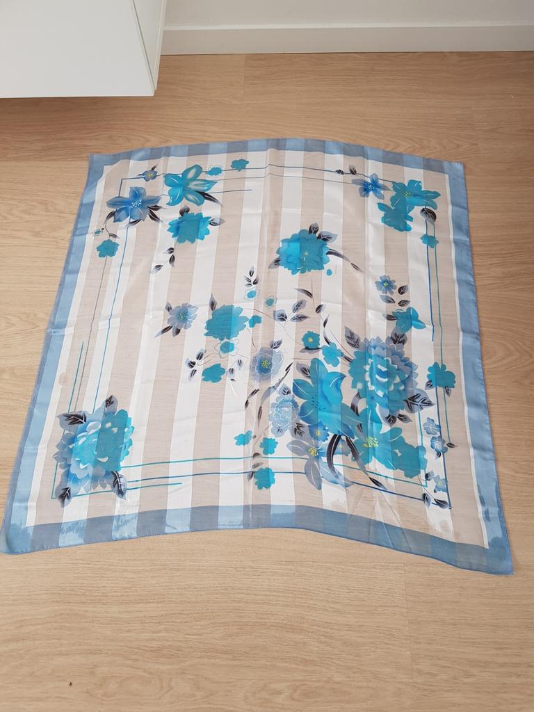 Mooie sjaal, Kleding | Dames, Mutsen, Sjaals en Handschoenen, Ophalen of Verzenden, Nieuw, Maat 46/48 (XL) of groter, Sjaal