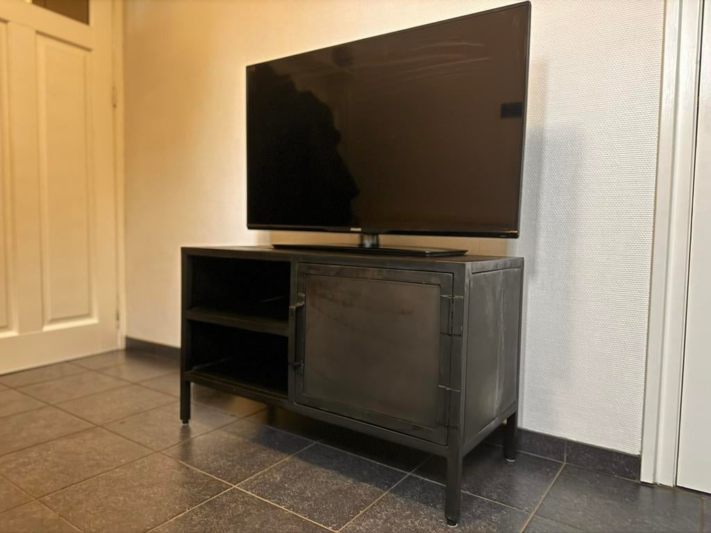 Industrieel tv-meubel van ijzer, Ophalen, Zo goed als nieuw, Minder dan 150 cm, Minder dan 100 cm