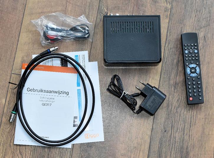 Quantis QE317 digitale tuner, Audio, Tv en Foto, Tuners, Zo goed als nieuw, Ophalen of Verzenden