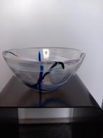 Kosta Boda glazen schaal met blauwe en witte accenten., Ophalen of Verzenden