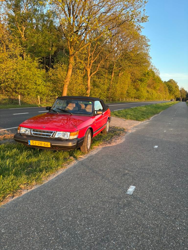 Saab 900 2.1 I 16 turbo Cabrio AUT U9 1992 Rood, Auto's, Voorwielaandrijving, 1330 kg, Beige, 4 cilinders
