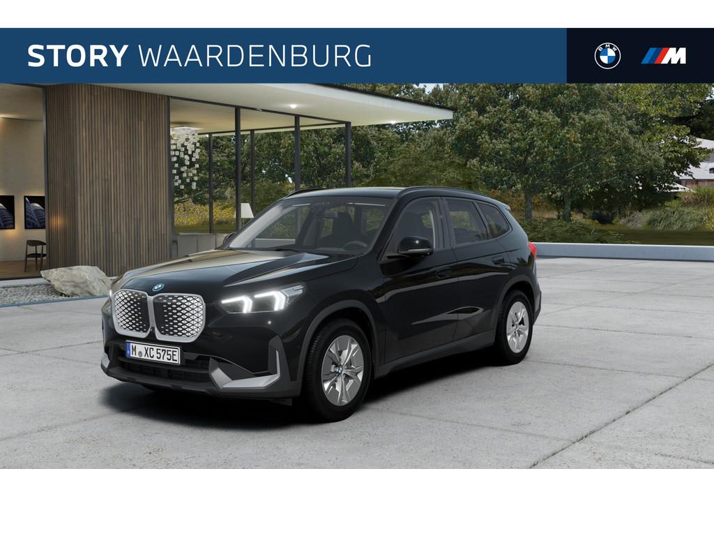 BMW iX1 eDrive20 / Sportstoelen / Adaptieve LED / Head-Up /, Auto's, BMW, Zwart, Zwart, Leder, Nieuw