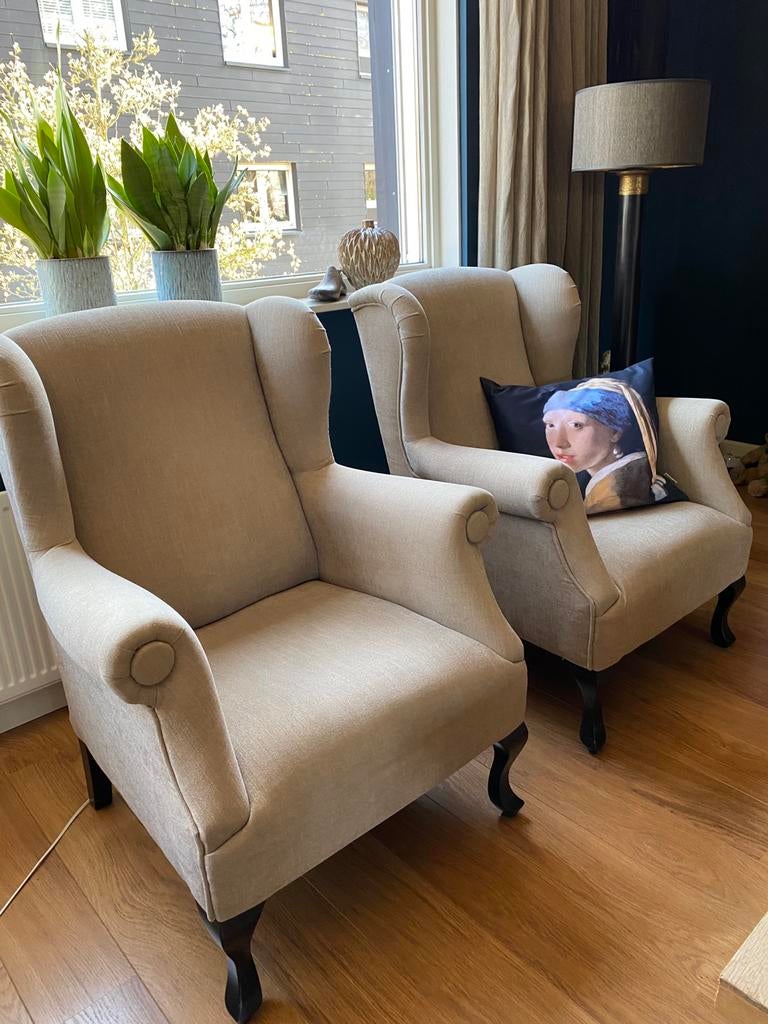 Twee zandkleurige oorfauteuils, Huis en Inrichting, Fauteuils, Ophalen, Zo goed als nieuw, 75 tot 100 cm, 50 tot 75 cm