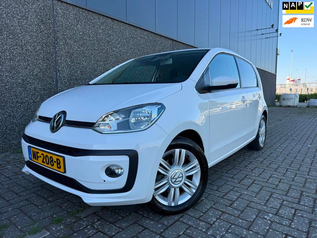 Volkswagen Up! 1.0 BMT high up! / Dealer OH/ Camera/Cruise/P, Auto's, Voorwielaandrijving, Gebruikt, Leder en Stof, Wit