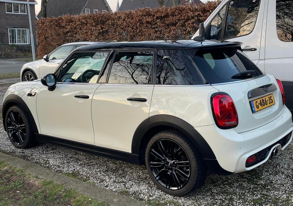 Mini 2.0 Cooper S Chili Serious Business AUT 2015 Wit, Auto's, 1998 cc, Zwart, Leder en Stof, Wit