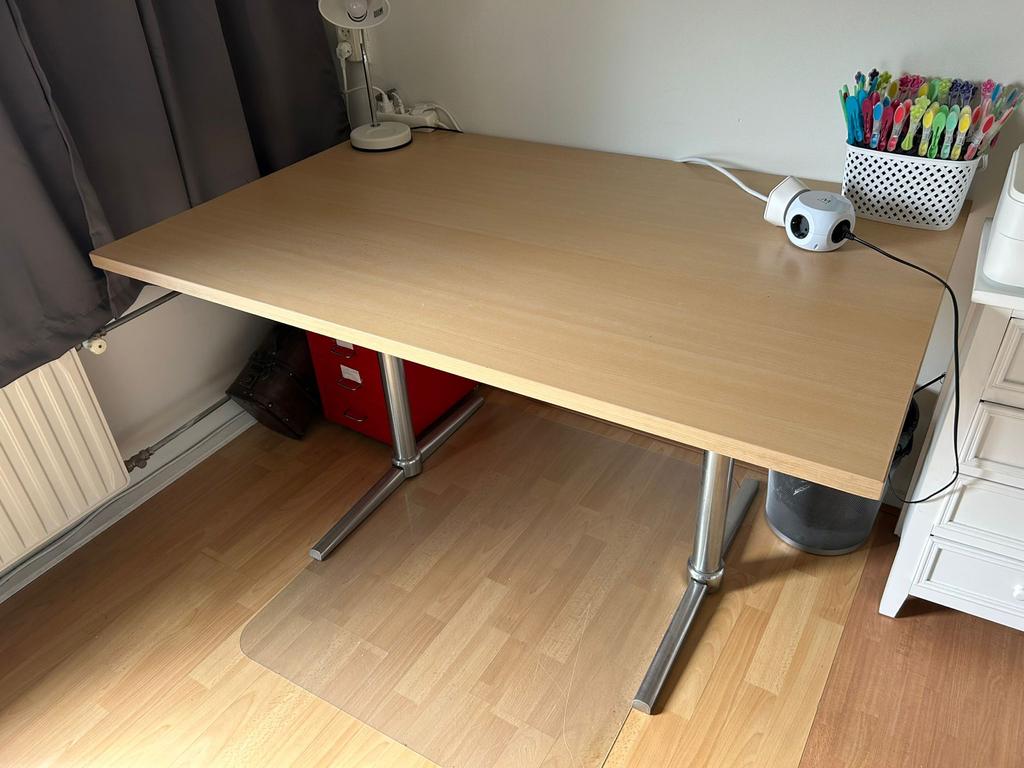 Praktisch bureau met metalen onderstel, Ophalen, Gebruikt, Hout, Bruin
