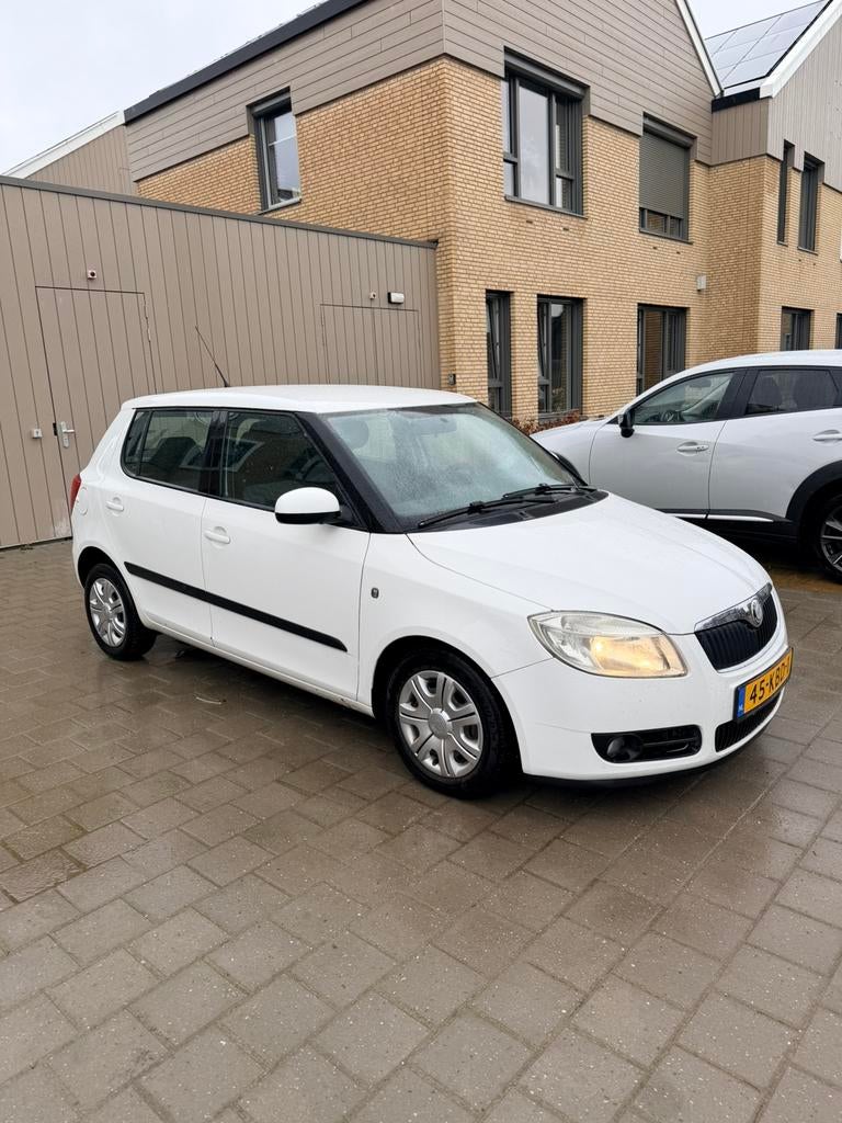Skoda Fabia 1.2 51KW 2009 Wit✅, Voorwielaandrijving, 40 €/maand, 1198 cc, Wit