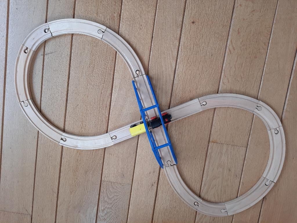 Houten treinbaan met lokomotief en spoorbrug, Ophalen of Verzenden, Gebruikt