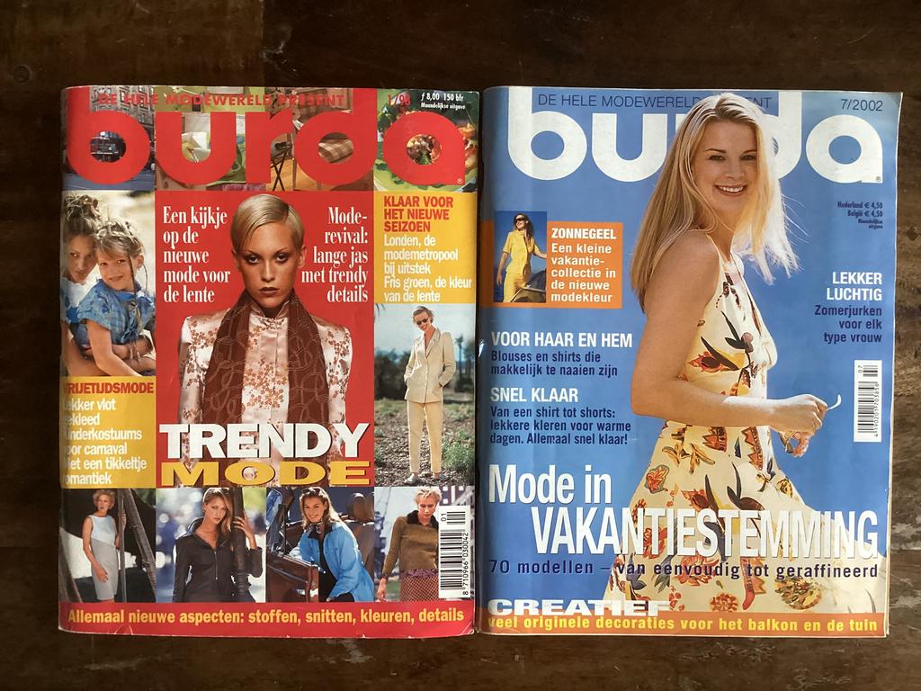 2 Burda  naaitijdschriften, Januari 1998 en Juli 2002, Ophalen of Verzenden, Zo goed als nieuw, Vrouw, Burda