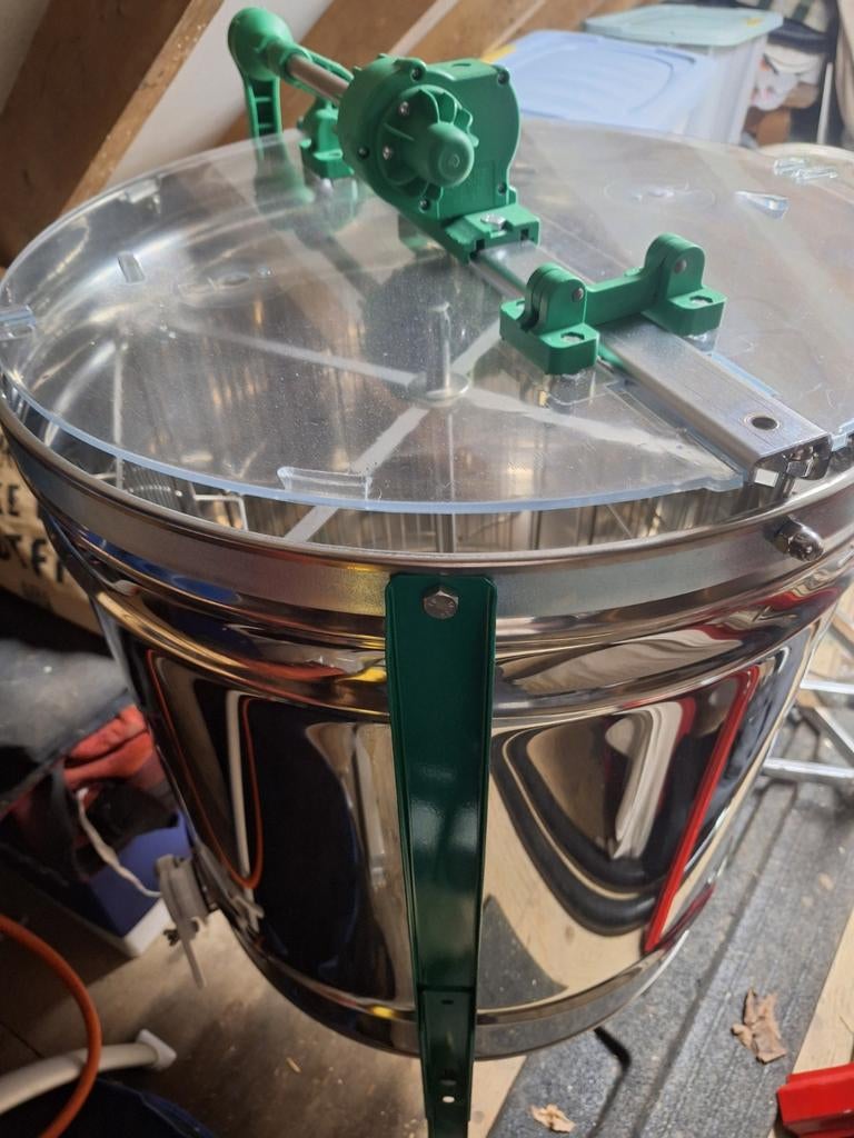 Bijna nieuwe Honingslinger, Bijen