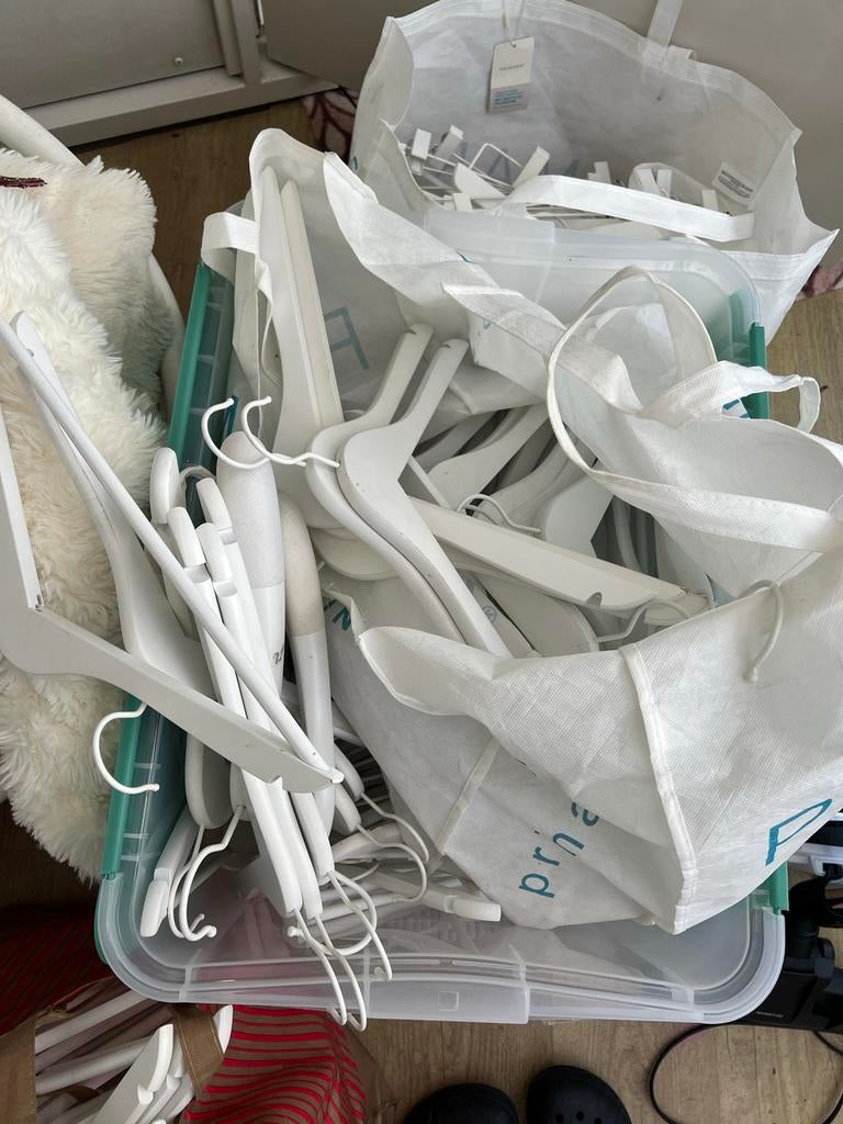 Witte kledinghangers (diverse soorten), Ophalen of Verzenden, Gebruikt, Hout, Volwassenen