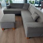 Hoekbank met kussen en tafel/voetenbank, Huis en Inrichting, Banken | Complete zithoeken, Ophalen, Zo goed als nieuw