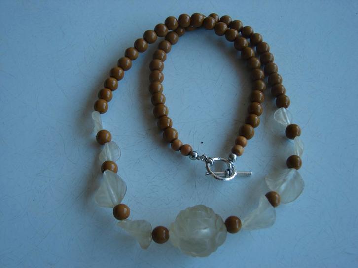 Vintage J60 ketting gesneden lucite bloem + keramiek kralen., Sieraden, Tassen en Uiterlijk, Kettingen, Zo goed als nieuw, Overige materialen