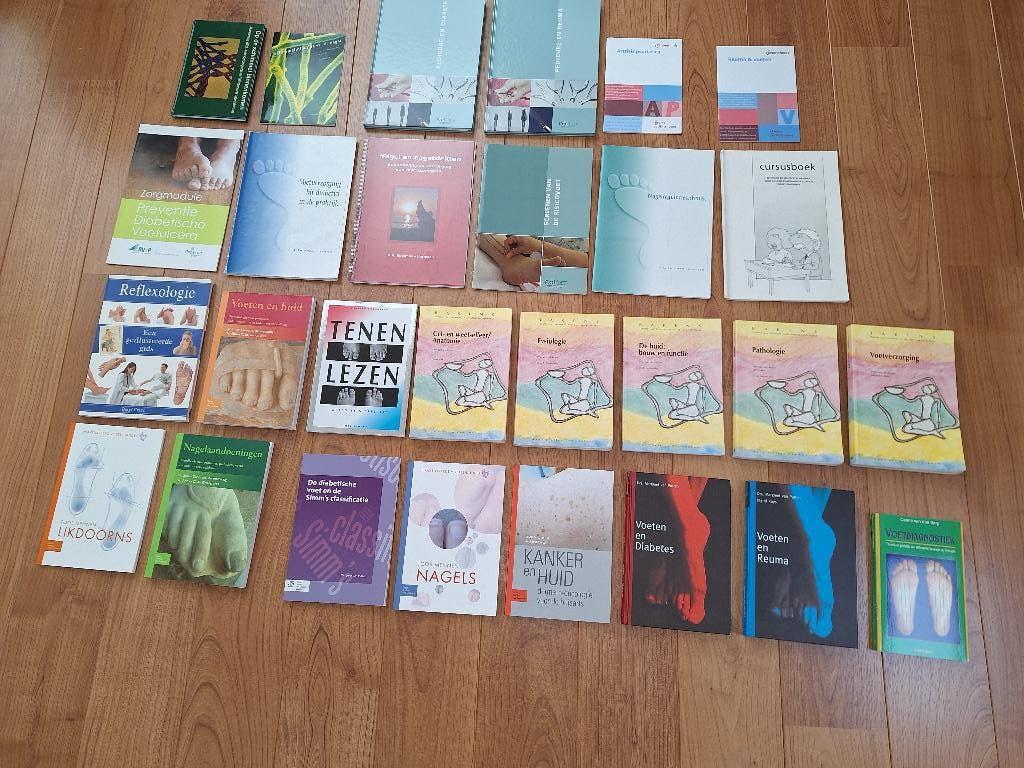 Pedicure Studie / Cursusboeken, Diensten en Vakmensen, Schoonheidsspecialisten | Pedicure, Nagelverzorging, Voetmassage, Voetverzorging