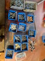 Schroeven, slotbouten, krammetjes, haken, deuvels, etc., Ophalen of Verzenden, Zo goed als nieuw, Schroeven