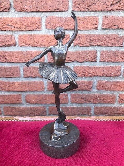 stijlvol bronzen beeld van een jonge ballerina, Antiek en Kunst, Antiek | Koper en Brons, Brons, Ophalen of Verzenden