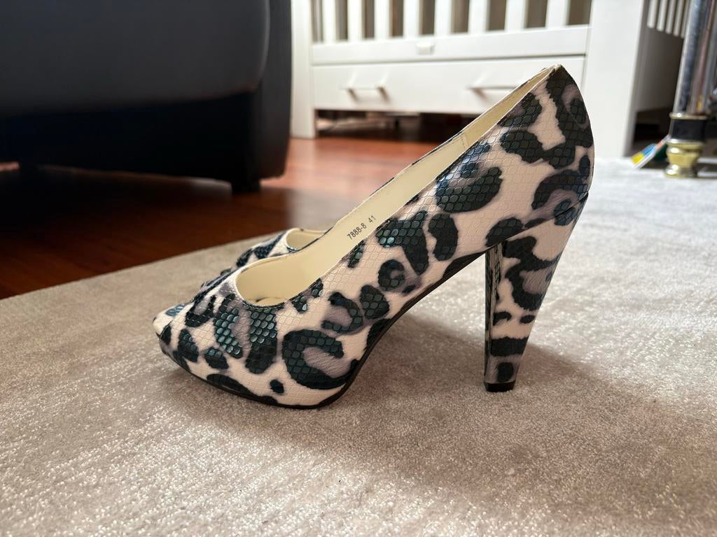 Nieuwe dames pumps met dierenprint - Maat 41, Kleding | Dames, Schoenen, Ophalen of Verzenden, Nieuw, Zwart, Pumps
